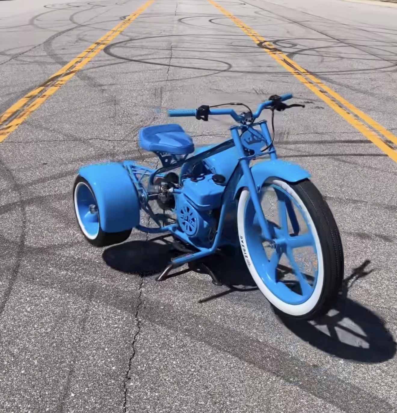 ๐ Miniviclas Trike โ Custom Widebody Street Machine